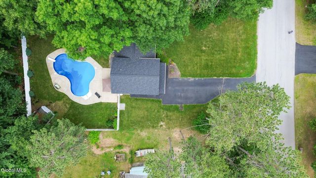33 Wineberry Lane, Malta, NY 12020