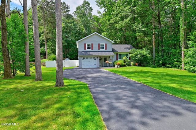 33 Wineberry Lane, Malta, NY 12020