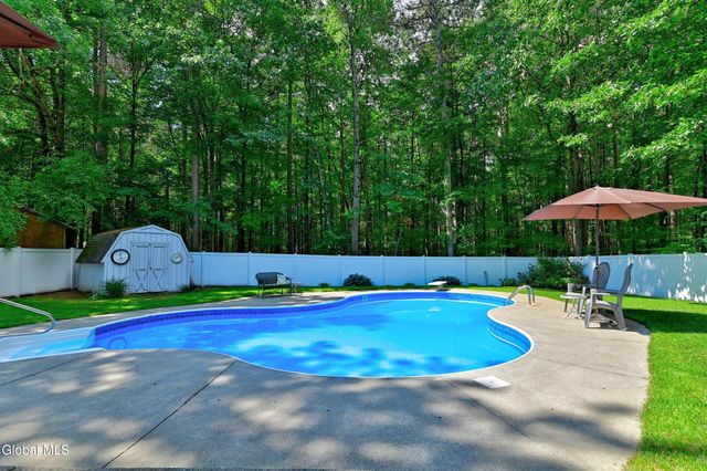 33 Wineberry Lane, Malta, NY 12020