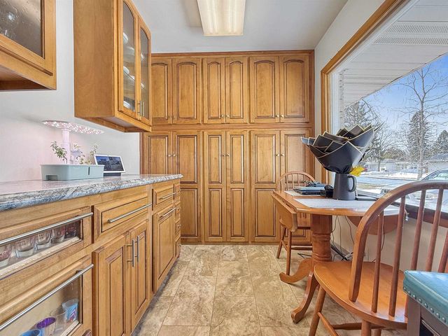 929 EDGEWOOD CIRCLE, Marinette, WI 54143