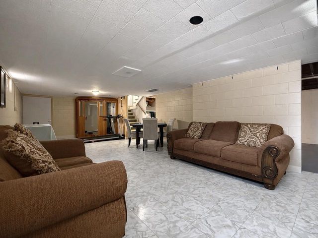 929 EDGEWOOD CIRCLE, Marinette, WI 54143