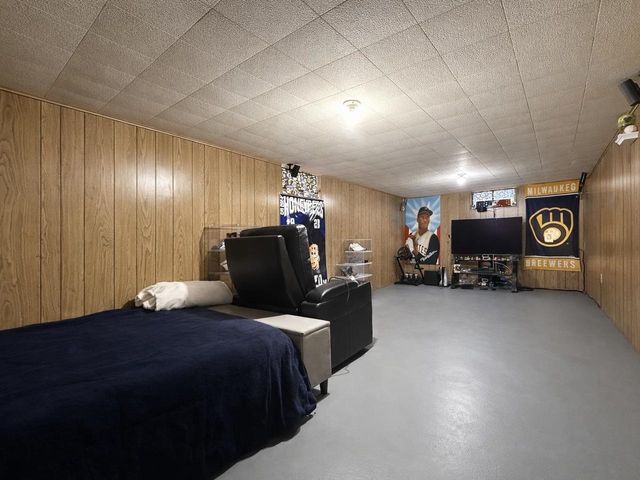 929 EDGEWOOD CIRCLE, Marinette, WI 54143