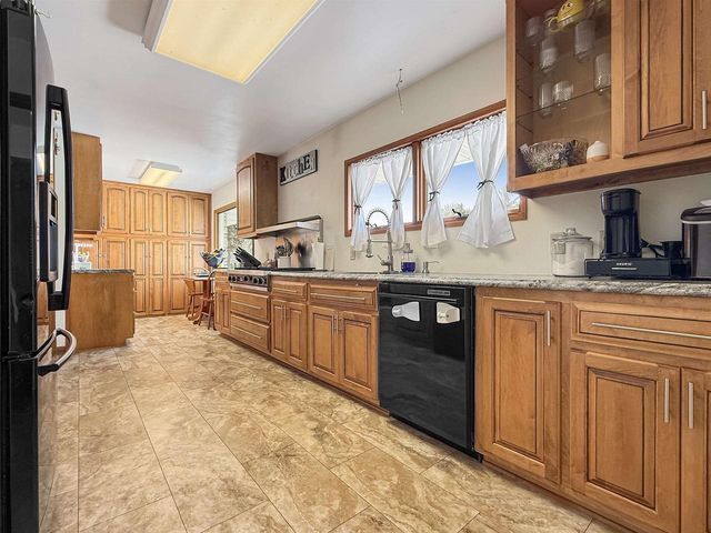 929 EDGEWOOD CIRCLE, Marinette, WI 54143