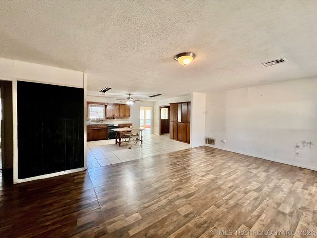 11337 Johnson Drive, Kingston, OK 73439