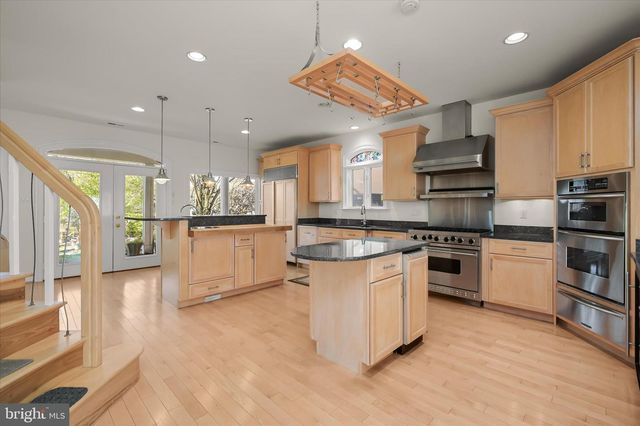 2113 LAKE DR, Pasadena, MD 21122