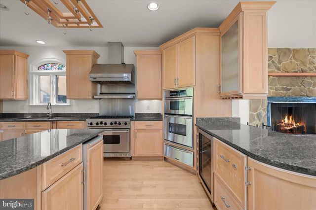 2113 LAKE DR, Pasadena, MD 21122