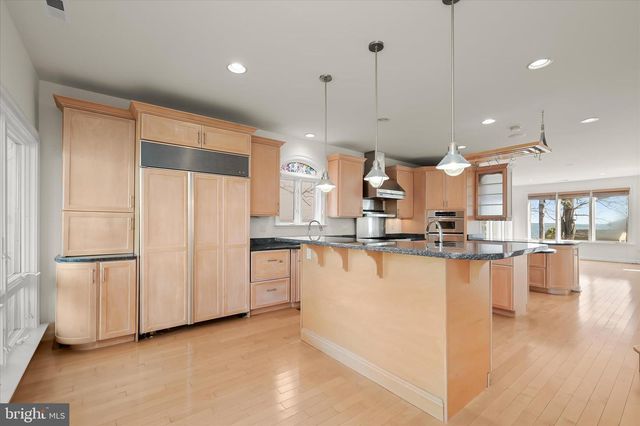 2113 LAKE DR, Pasadena, MD 21122