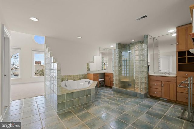 2113 LAKE DR, Pasadena, MD 21122