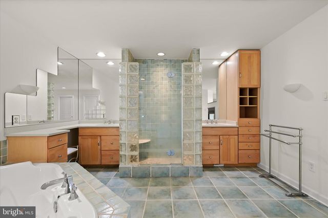 2113 LAKE DR, Pasadena, MD 21122