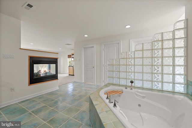 2113 LAKE DR, Pasadena, MD 21122