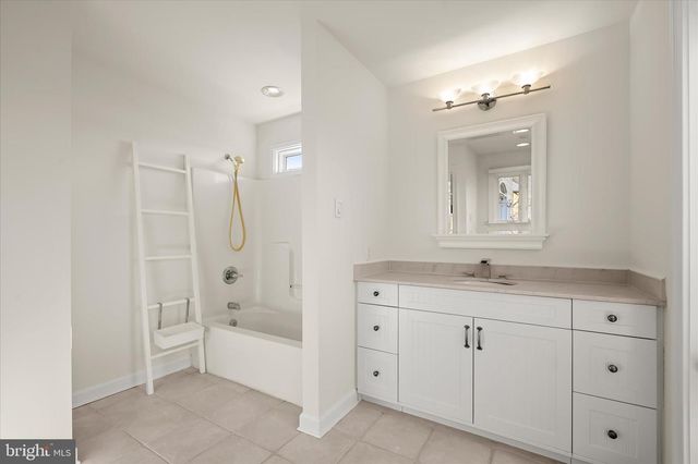 2113 LAKE DR, Pasadena, MD 21122
