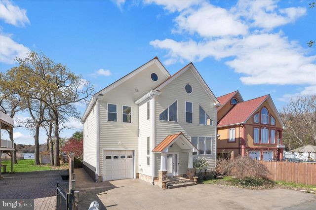 2113 LAKE DR, Pasadena, MD 21122