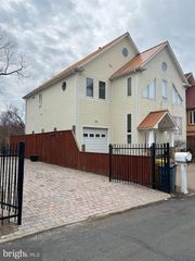 2113 LAKE DR, Pasadena, MD 21122