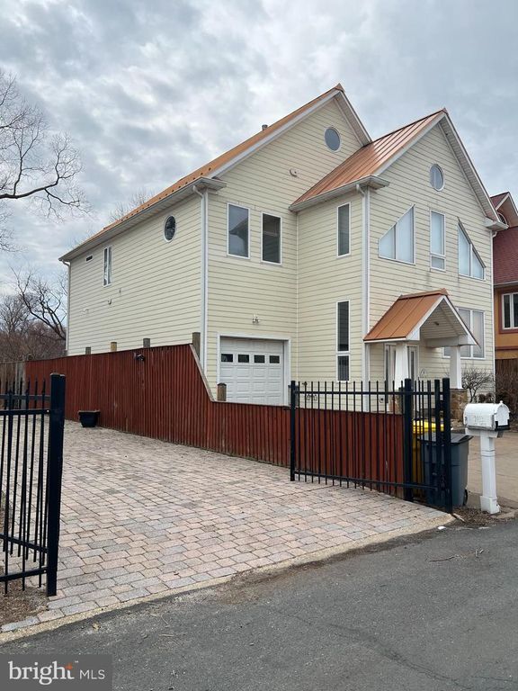 2113 LAKE DR, Pasadena, MD 21122