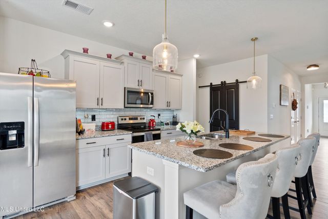 31 Twin Lakes Drive, Byhalia, MS 38611