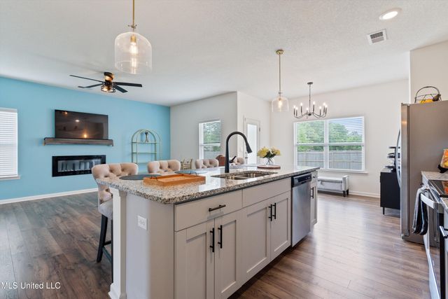 31 Twin Lakes Drive, Byhalia, MS 38611