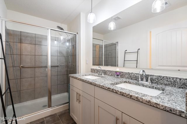 31 Twin Lakes Drive, Byhalia, MS 38611