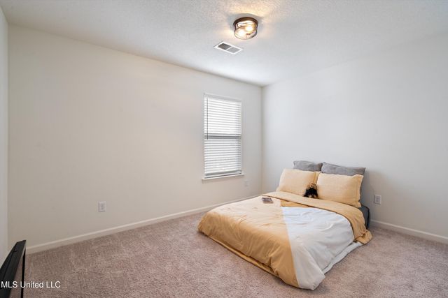 31 Twin Lakes Drive, Byhalia, MS 38611