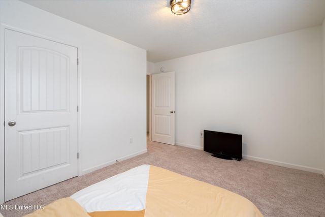 31 Twin Lakes Drive, Byhalia, MS 38611