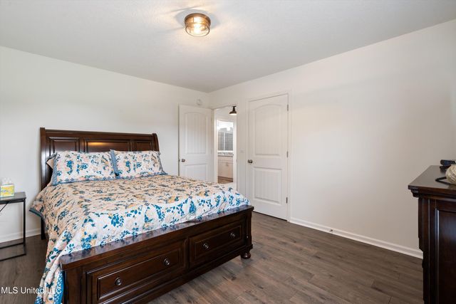 31 Twin Lakes Drive, Byhalia, MS 38611