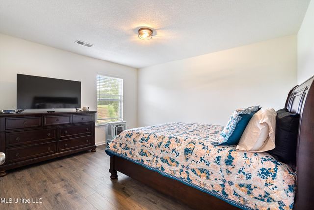 31 Twin Lakes Drive, Byhalia, MS 38611