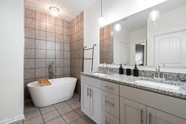 31 Twin Lakes Drive, Byhalia, MS 38611