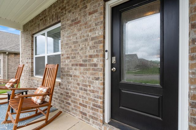 31 Twin Lakes Drive, Byhalia, MS 38611