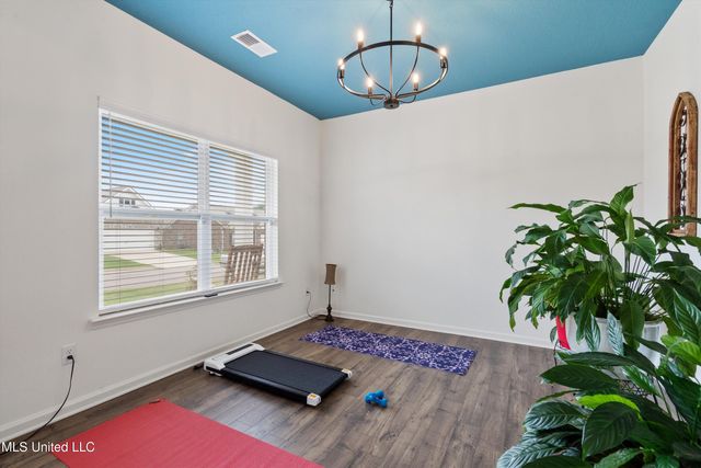 31 Twin Lakes Drive, Byhalia, MS 38611