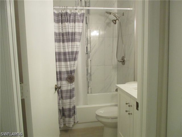 2684 KINGS LAKE BLVD 203, Naples, FL 34112