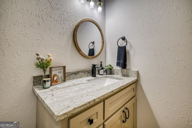 284 Lees Ride, Mccaysville, GA 30555