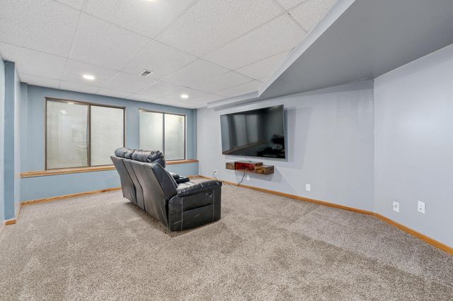 2710 N Dublin Cir, Wichita, KS 67226