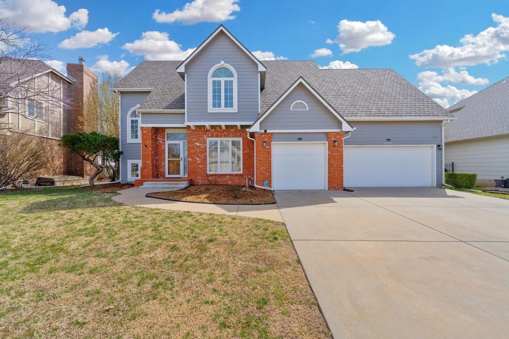 2710 N Dublin Cir, Wichita, KS 67226