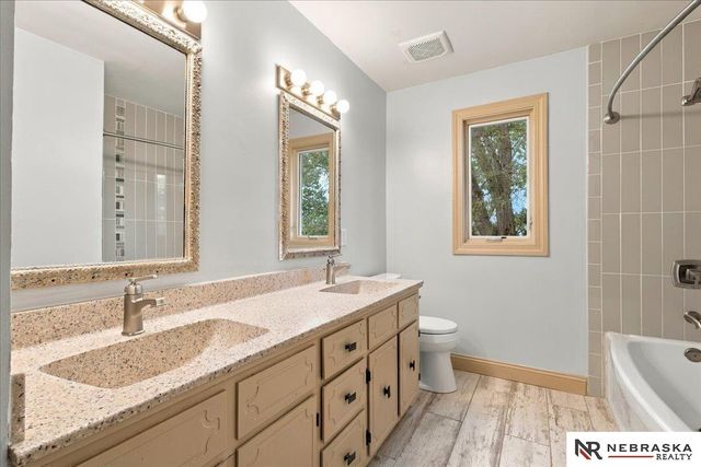 1025 N 145 Circle, Omaha, NE 68154
