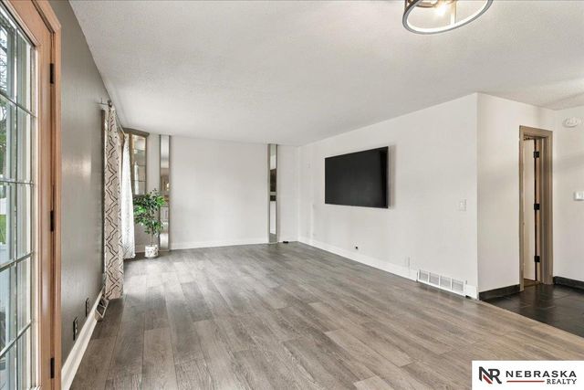 1025 N 145 Circle, Omaha, NE 68154