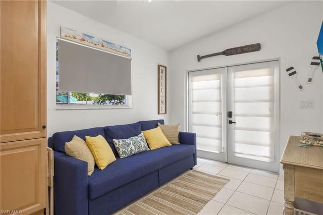 742 111th AVE N, Naples, FL 34108
