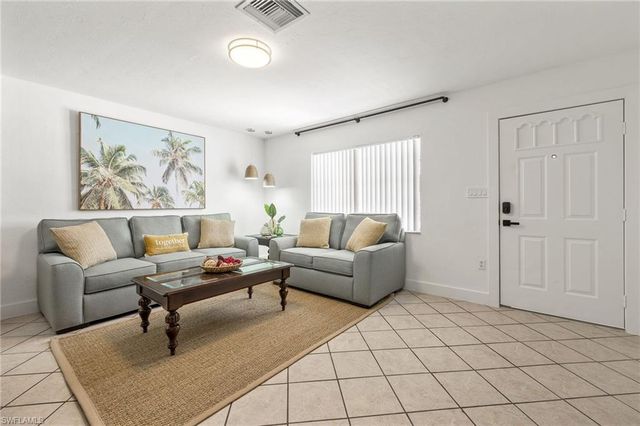 742 111th AVE N, Naples, FL 34108