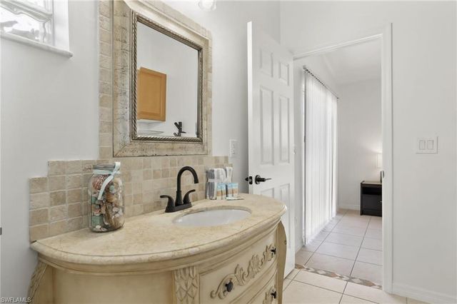 742 111th AVE N, Naples, FL 34108