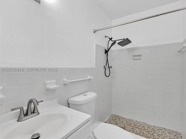 6800 Raleigh St, Hollywood, FL 33024