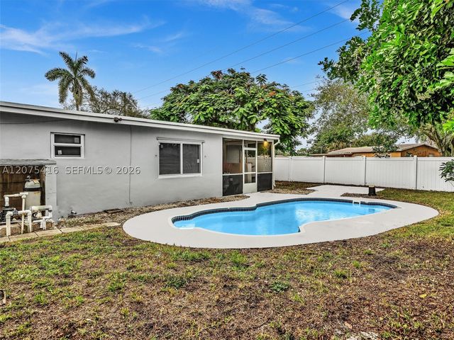 6800 Raleigh St, Hollywood, FL 33024