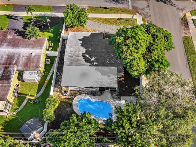 6800 Raleigh St, Hollywood, FL 33024