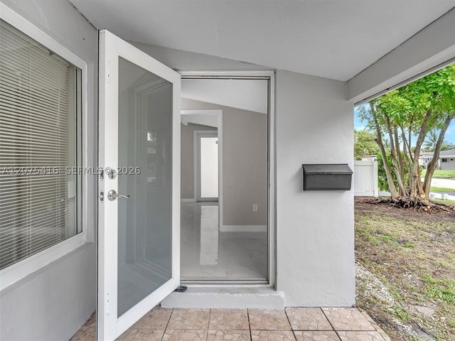 6800 Raleigh St, Hollywood, FL 33024