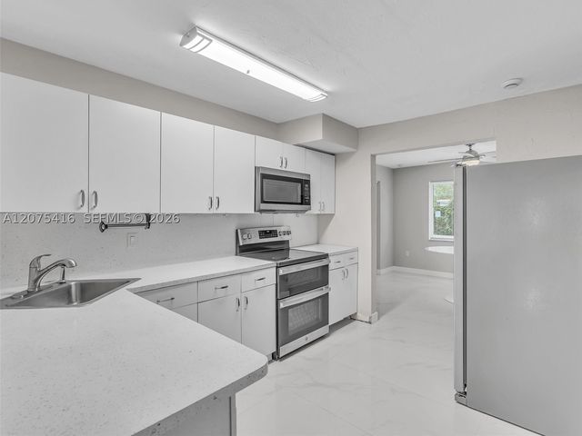 6800 Raleigh St, Hollywood, FL 33024