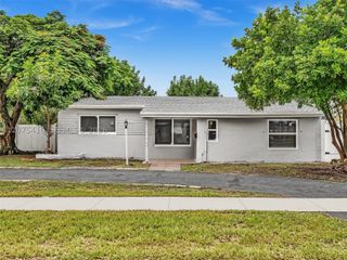 6800 Raleigh St, Hollywood, FL 33024