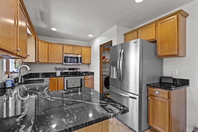 W6484 Brandon COURT, Greenville, WI 54942