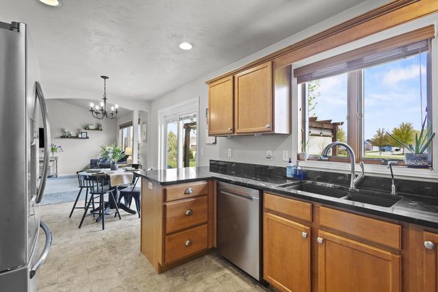 W6484 Brandon COURT, Greenville, WI 54942