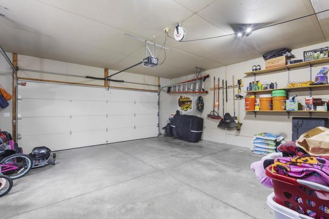 W6484 Brandon COURT, Greenville, WI 54942