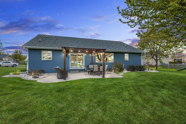 W6484 Brandon COURT, Greenville, WI 54942