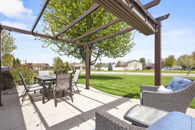 W6484 Brandon COURT, Greenville, WI 54942