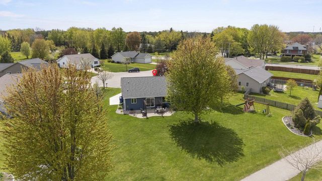 W6484 Brandon COURT, Greenville, WI 54942