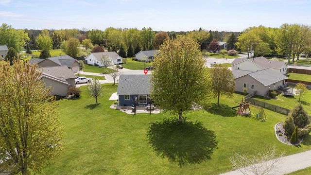 W6484 Brandon COURT, Greenville, WI 54942